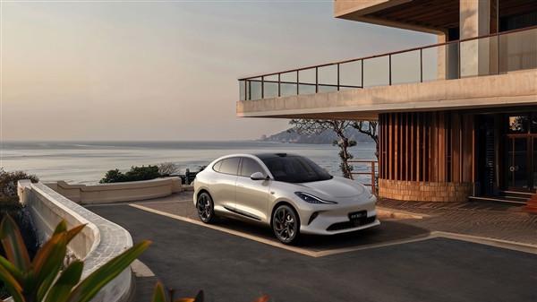 智己IM AD3.0率先突破，智驾“直觉”功能让驾驶更轻松