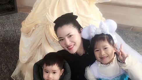 38岁过气女演员苍蝇馆打工，拍戏赔1000多万，勉强养活俩娃和老爹-流水情长