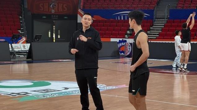 CBA今夜焦点战：洛夫顿PK萨林杰首次碰面 上海冲击10连胜