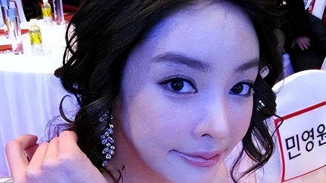 被迫陪睡31人近百次，为尽兴做绝育手术，29岁自杀留230页遗书