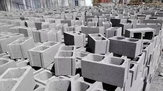 红砖经济实惠，为何我国“明令禁止”？看看它的危害，你就明白了