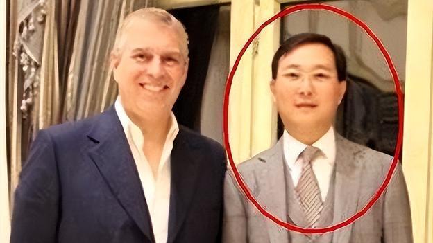 想不到如今董卿竟以全新“姿态”出现，距丈夫密春雷争议已有两年