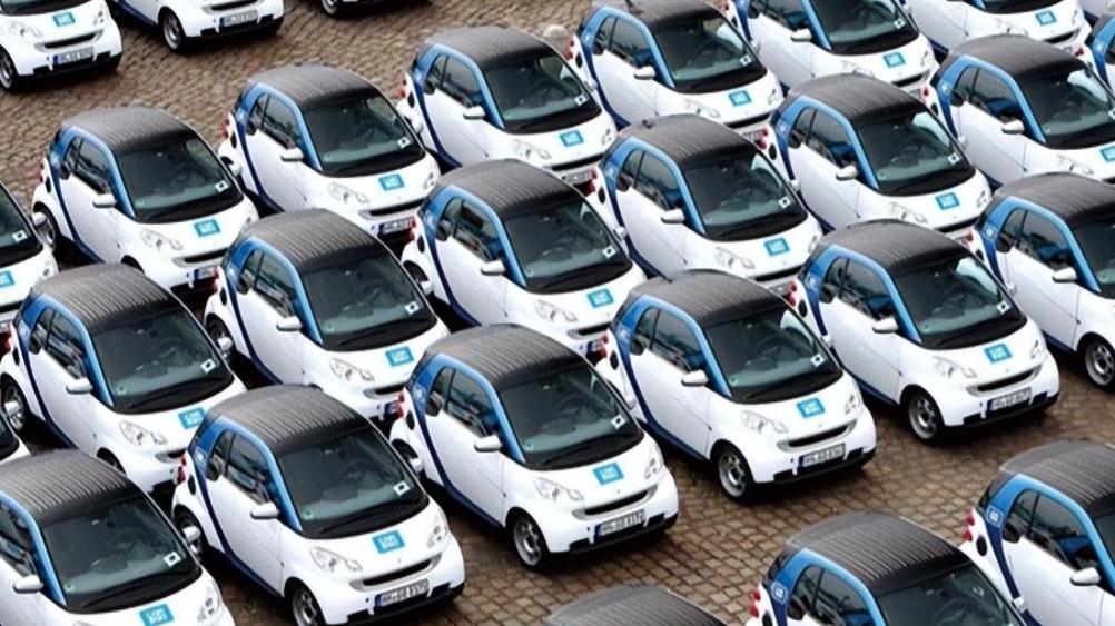 别再误判了2025年的车市了，准备买车的家庭， 先来看看这3个建议