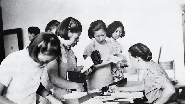 溥仪亲妹妹，活到2004年，临终前说了句溥仪一辈子都不敢说的话