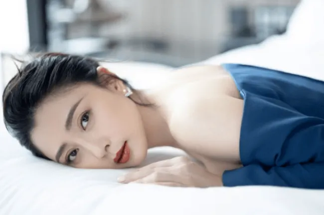 他娶过郝蕾，负了殷桃，爱过王珞丹，没想到最后和小12岁的娇妻修成正果