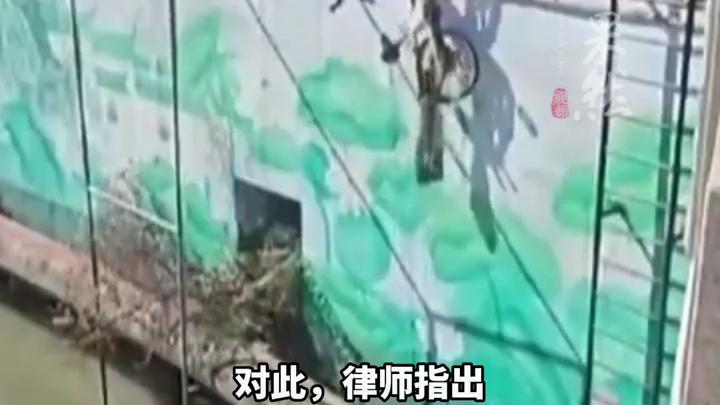 共享单车被丢河里月捞数百辆，分析是什么样的原因才能这样？