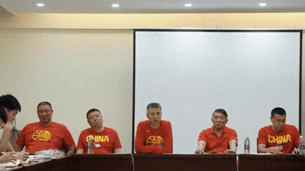 大耻辱！中国男篮排名再创新低，被日本甩开，姚明带队向国足靠拢