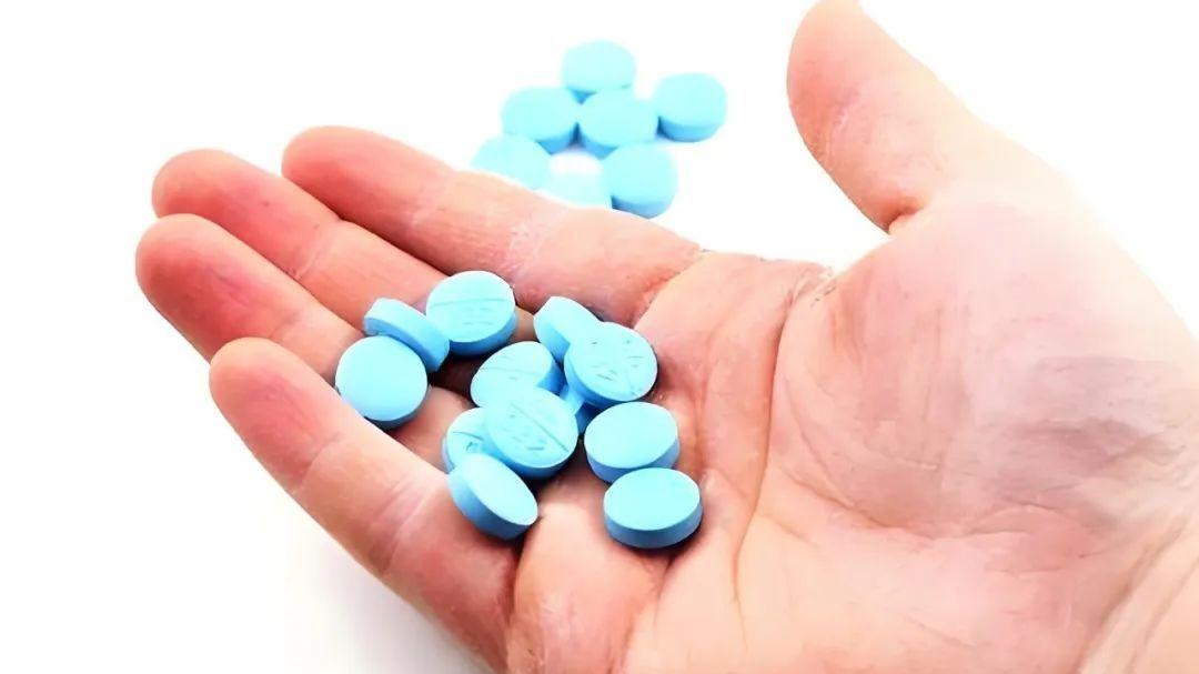 痛风急性发作，这三种东西不要吃，痛风专家张卓提醒！