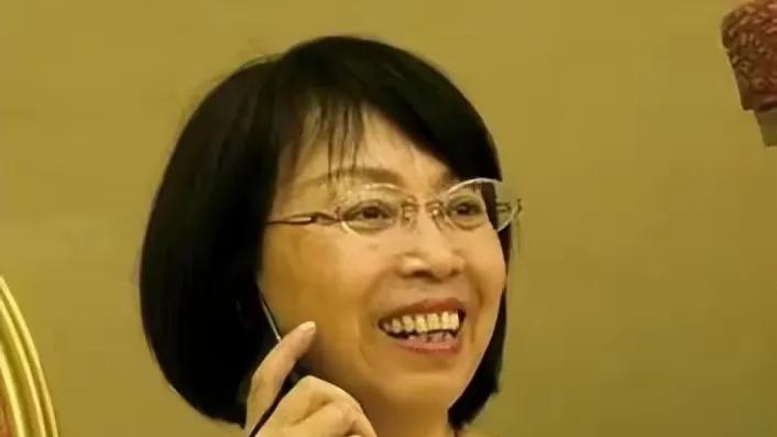 离婚12年，王石再娶娇妻生下小女儿立志活到89岁，遭遇车祸的前妻如今怎样了？
