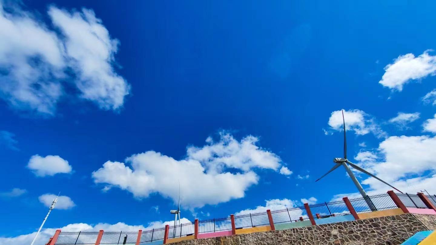 龙里油画草原：一幅流动的梦幻画卷，邀您共赴心灵盛宴