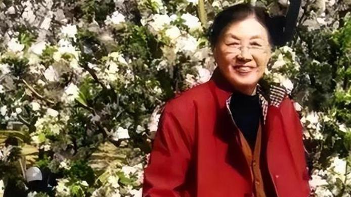 她38岁担任北京市委书记，41岁被撤职，晚年享受干部待遇