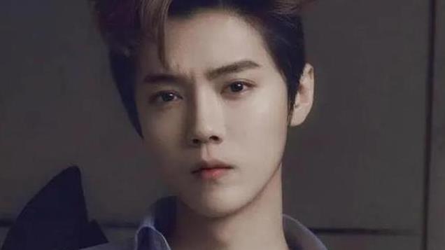 鹿晗的处境有多艰难？片约基本不复存在了，也没多少综艺邀约了