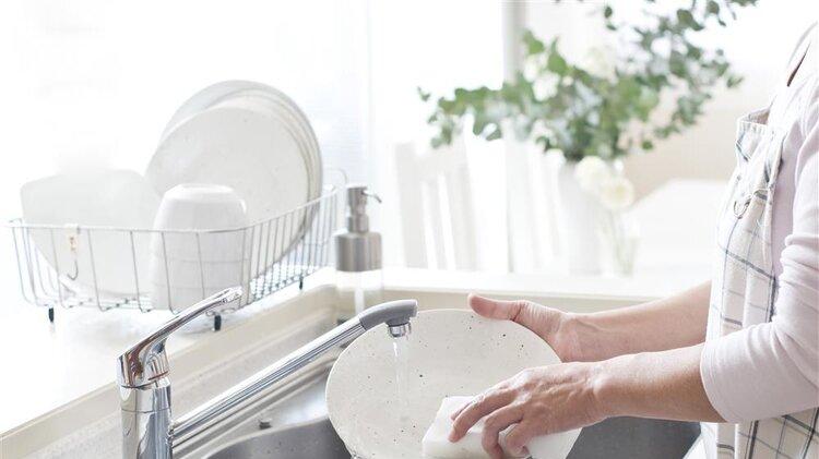 越来越多人得癌症，医生提醒：洗碗时几个坏习惯，你占了几个？