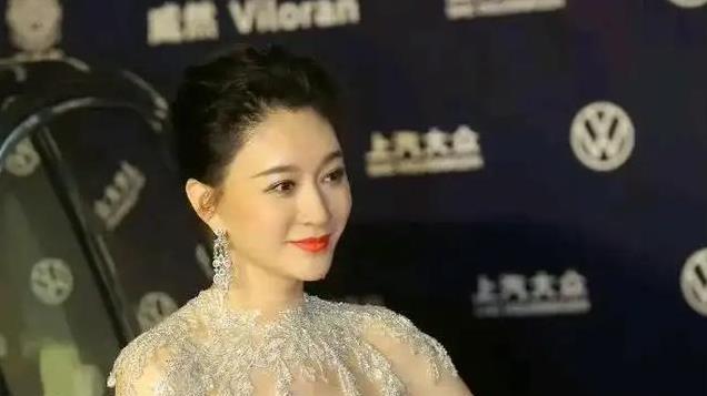 李小冉身材有多惊艳，瘦却很丰满，曾经全裸出镜为艺术献身！