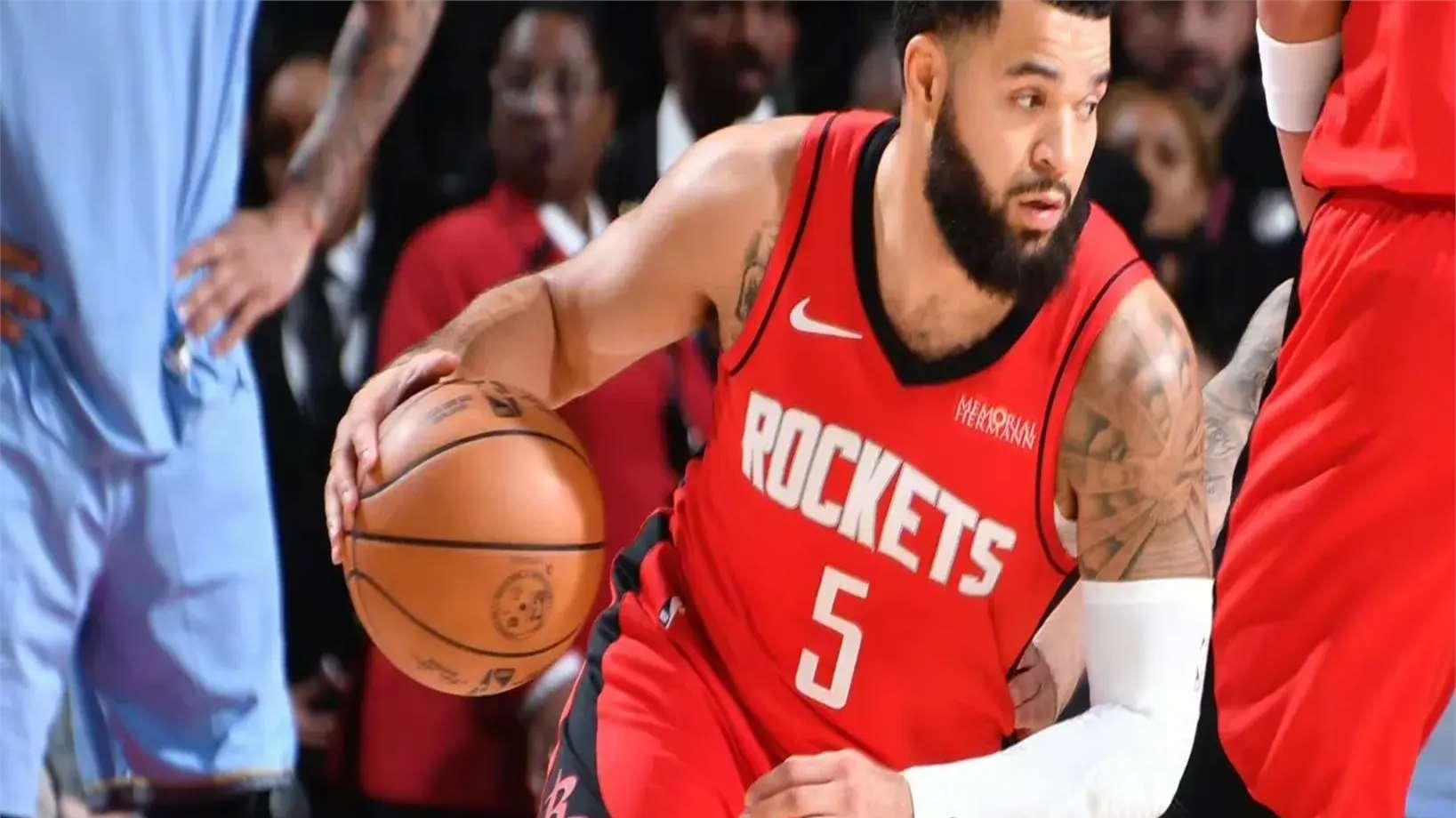 NBA西部大乱：两队连胜！湖人22分大逆转，勇士造惨案，火箭首胜