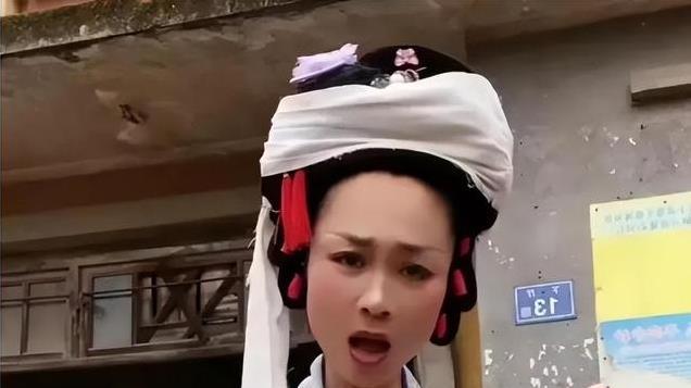 李美珍哭灵一场3000元一天三场，现已给儿子买房，却被亲戚嫌弃