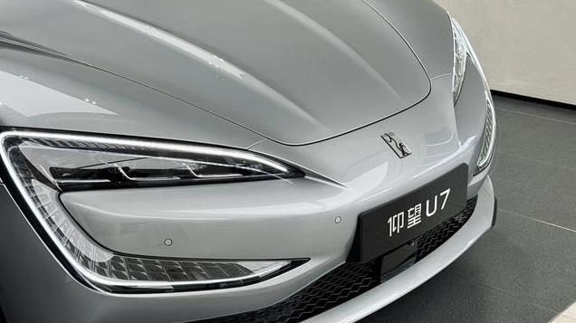 别只关注跳舞！仰望U7到店，四电机+1300匹马力