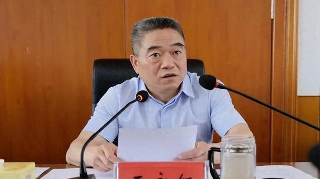 前赴后继，网红县城 两任书记先后被查，放任劣质米进入学生餐桌