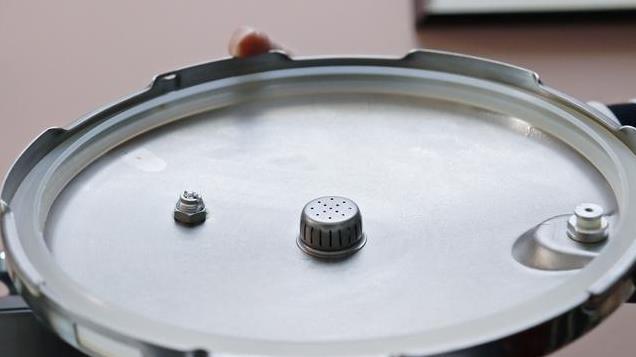 明火高压锅怎么“卖不动”了？对比后发现，“做饭好吃”不值一提