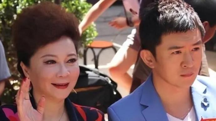 原来蔡明儿子是他！隐瞒37年竟然是圈中人，难怪成了蔡明的骄傲