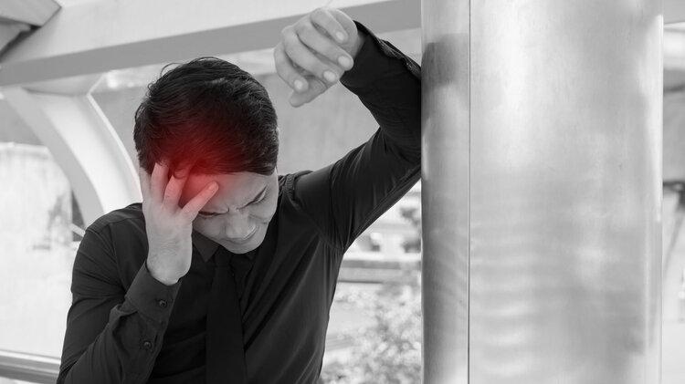 医生劝告：高血压不想脑出血，这4种食物要少碰，再馋也要忍住！