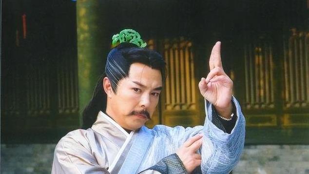 “吹胡子瞪眼”的张铁林不再神气，回归生活！