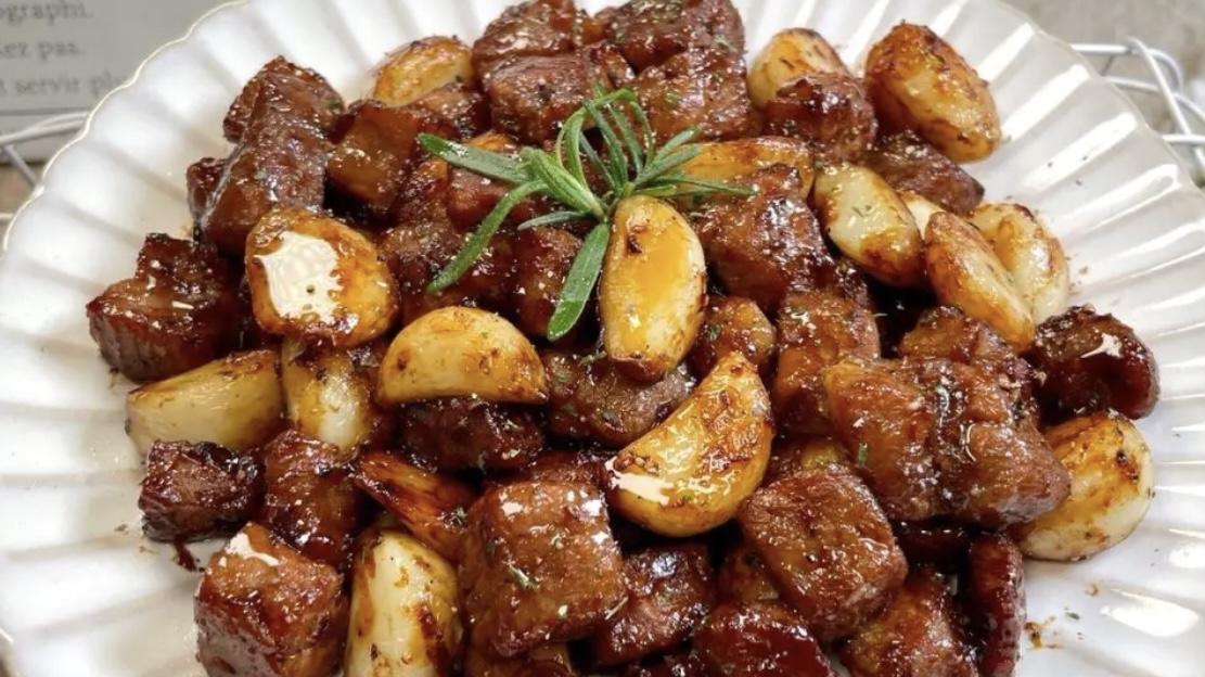 一秒爱上，好吃到舔盘的蒜香黑椒牛肉粒