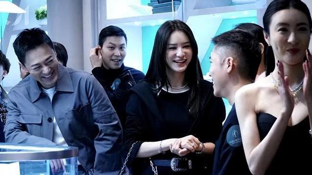 张馨月为林峯堂妹珠宝店开业站台，身材走形，网友：不要p图了