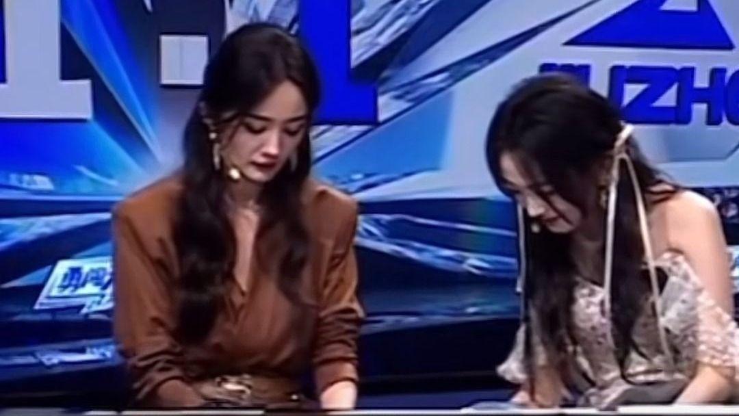 杨幂和灵儿加微信，这可是幂姐啊！我嘴角真的很难压住，高兴坏了