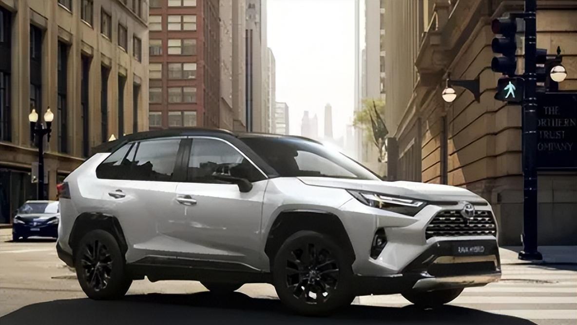 丰田RAV4放出大招！2025款全系标配四驱，三大模式应对各种路况