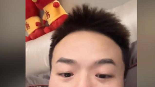 父亲置换亡妻首饰后续！父亲表嫂坟头下跪认错，代母书被立成了碑