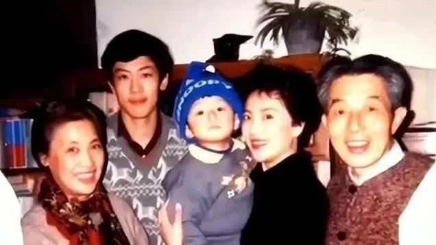 汪嘉伟：谈恋爱被“张瑜”骗，一婚娶秦怡外甥女，二婚娶将军女儿
