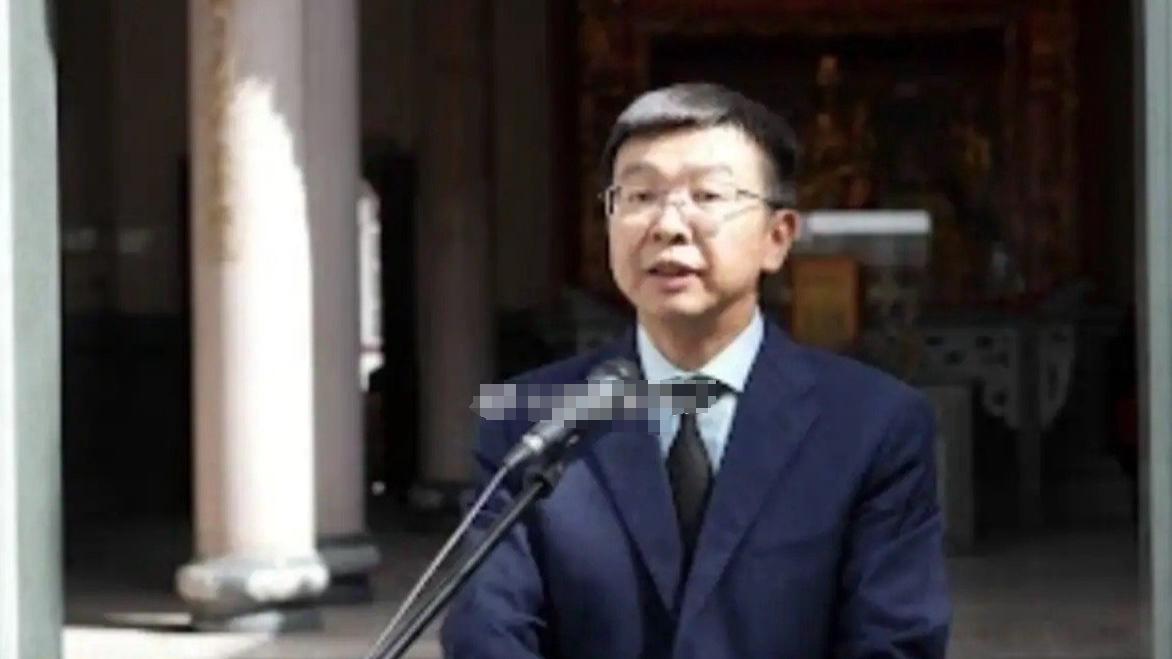 菲律宾刚挑衅完，转头就召见中国大使，希望我们解答他们的困惑