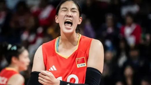 女排16岁新星赛后采访，偶像是“万金油”龚翔宇，目标是奥运会金牌