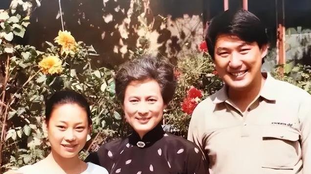 演员向梅，晚年退休后生活凄凉？真相被曝光后，才知道背后的伤痛