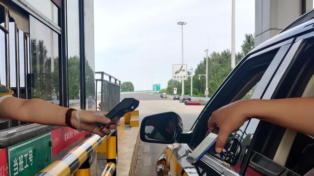 高速超时费是什么？高速服务区待久了还要收费？这么久终于知道了