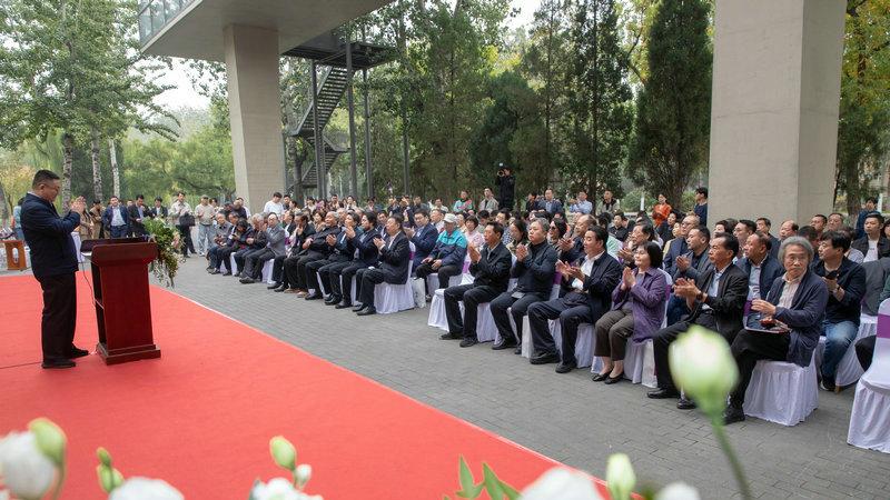 ​“契文传道·朱彦民甲骨文书法展”在南开大学海冰楼一楼开幕