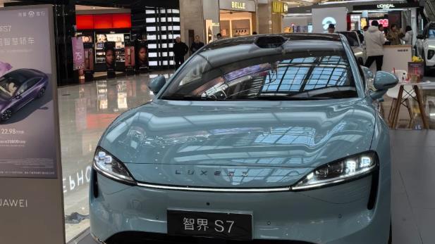 进化后的2025款极氪007，能否与智界S7、Model 3掰手腕？
