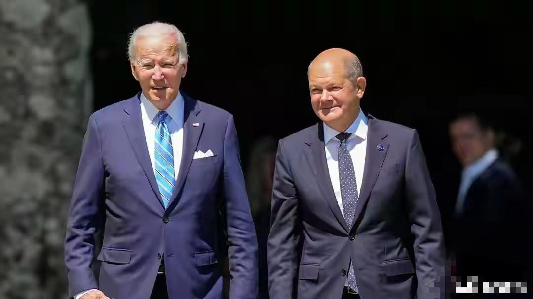 大选再反转，德国联盟政府解散，朔尔茨情绪失控，民众怀念默克尔