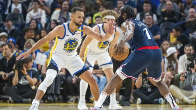 愿无大碍！库里18分伤退，勇士不敌快船，哈登23+11盘活全队！