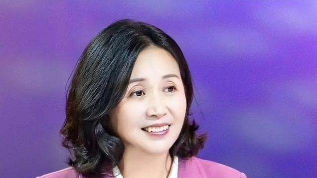 “情感专家”黄菡：倒追嫁初恋，恩爱32年无绯闻，女儿比她还漂亮