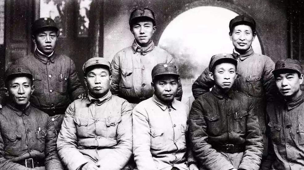 1968年，开国中将在锅炉房上吊自尽，毛主席：不给出路，逼迫自杀