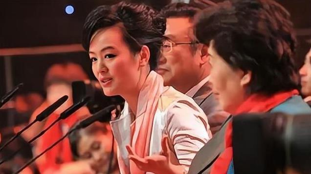主持人孙小梅：我这辈子最正确的决定，就是38岁高龄为丈夫生儿子
