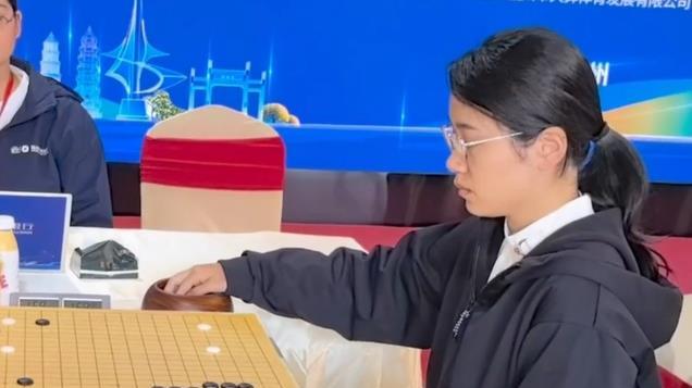 年轻人不气盛，能叫年轻人吗？吴清源杯，上野爱咲美犯下了大错！