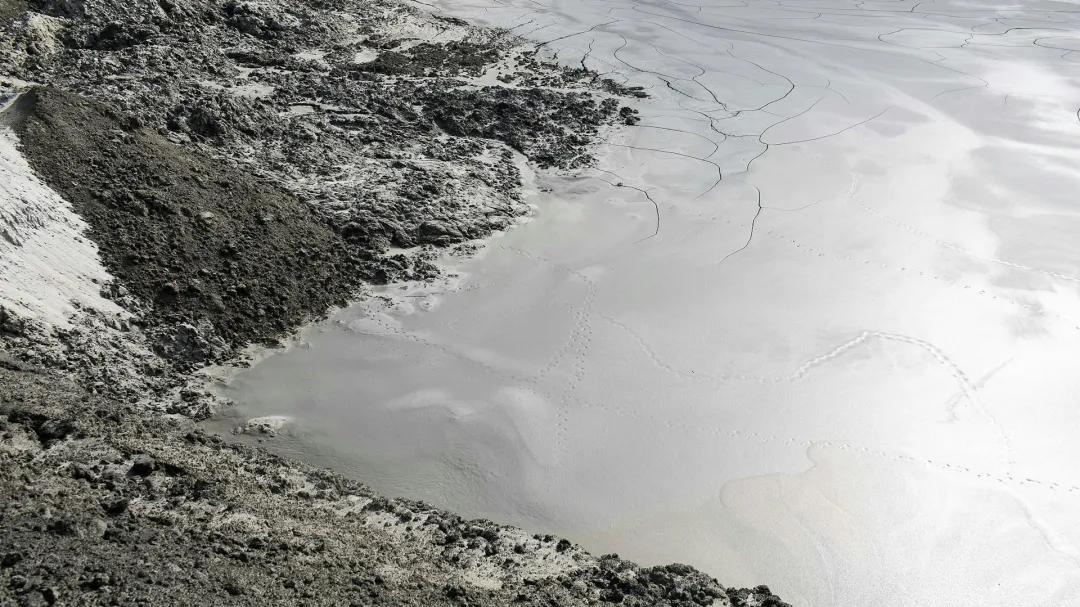 紫金矿业遭袭，哥伦比亚贩毒黑帮掠夺3.2吨，黄金控制30英里矿道