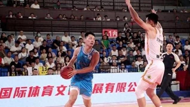 上半场当混子，下半场扮奇兵，陈培东山东男篮另一类宝贝球员！