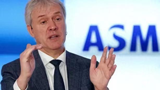 450台光刻机，2153亿元！ASML正式宣布，外媒：中国芯大势已去了