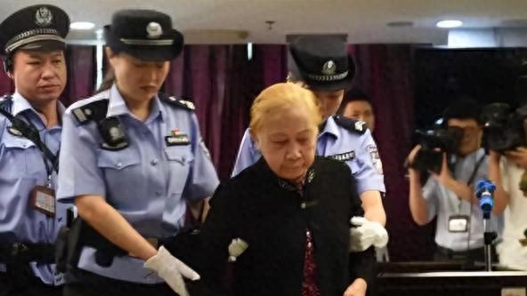 广州弑子案回顾：83岁老母亲喂儿子70片安眠药，亲手杀死自己儿子
