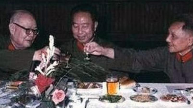 华国锋同胡耀邦长谈，首提“步子放大一点”“引进国外先进设备”