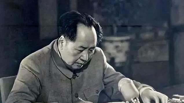 毛主席晚年思念杨开慧，看到孟锦云穿红裙子，说：这衣服真好看